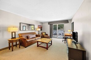 Suite, 1 King Bed, Non Smoking, Balcony (Walk-in Shower;with Sofabed) | Hypo-allergenic bedding, pillowtop beds, in-room safe, desk - Best Western Inn At The Rogue (Grants Pass)