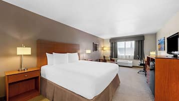 Standard Room, 1 King Bed, Non Smoking, Refrigerator & Microwave | Hypo-allergenic bedding, pillowtop beds, in-room safe, desk