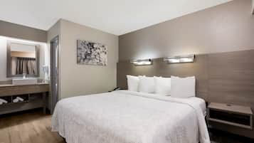 Standardværelse - 1 kingsize-seng (Smoke Free) | Skrivebord, mørklægningsgardiner, strygejern/strygebræt, gratis Wi-Fi