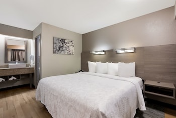 Red Roof Inn PLUS+ Chicago - Naperville