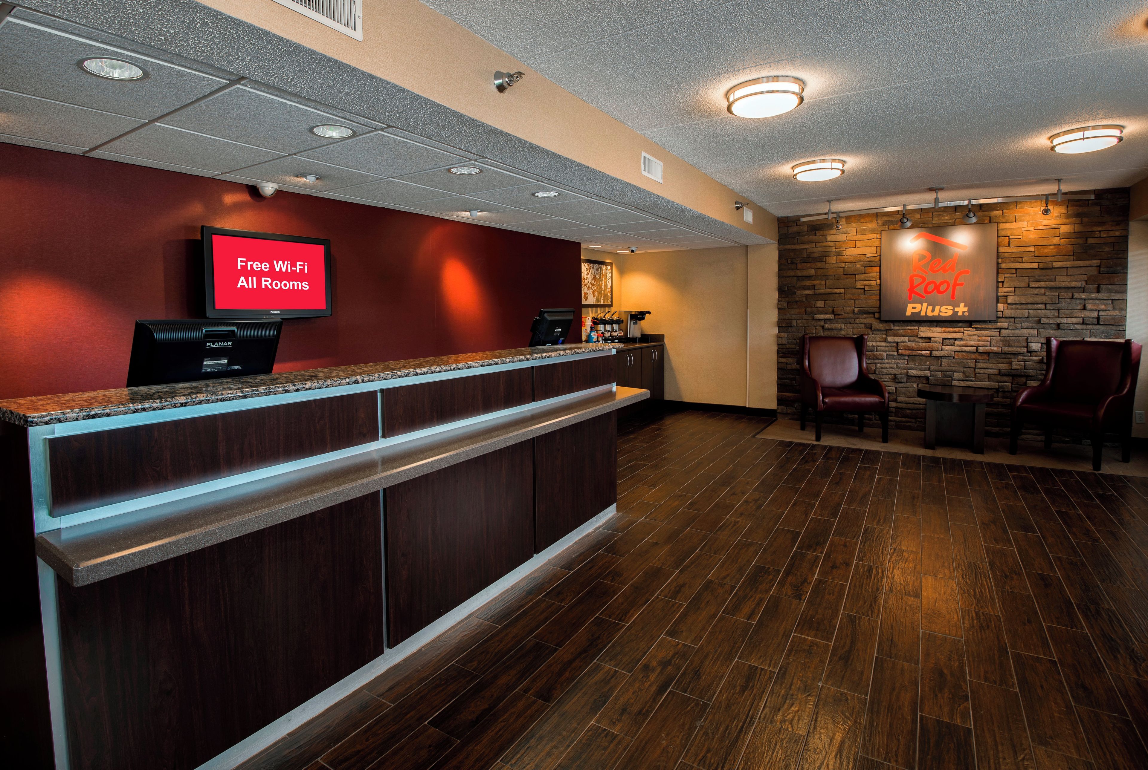 Photo - Red Roof Inn PLUS+ Chicago - Naperville