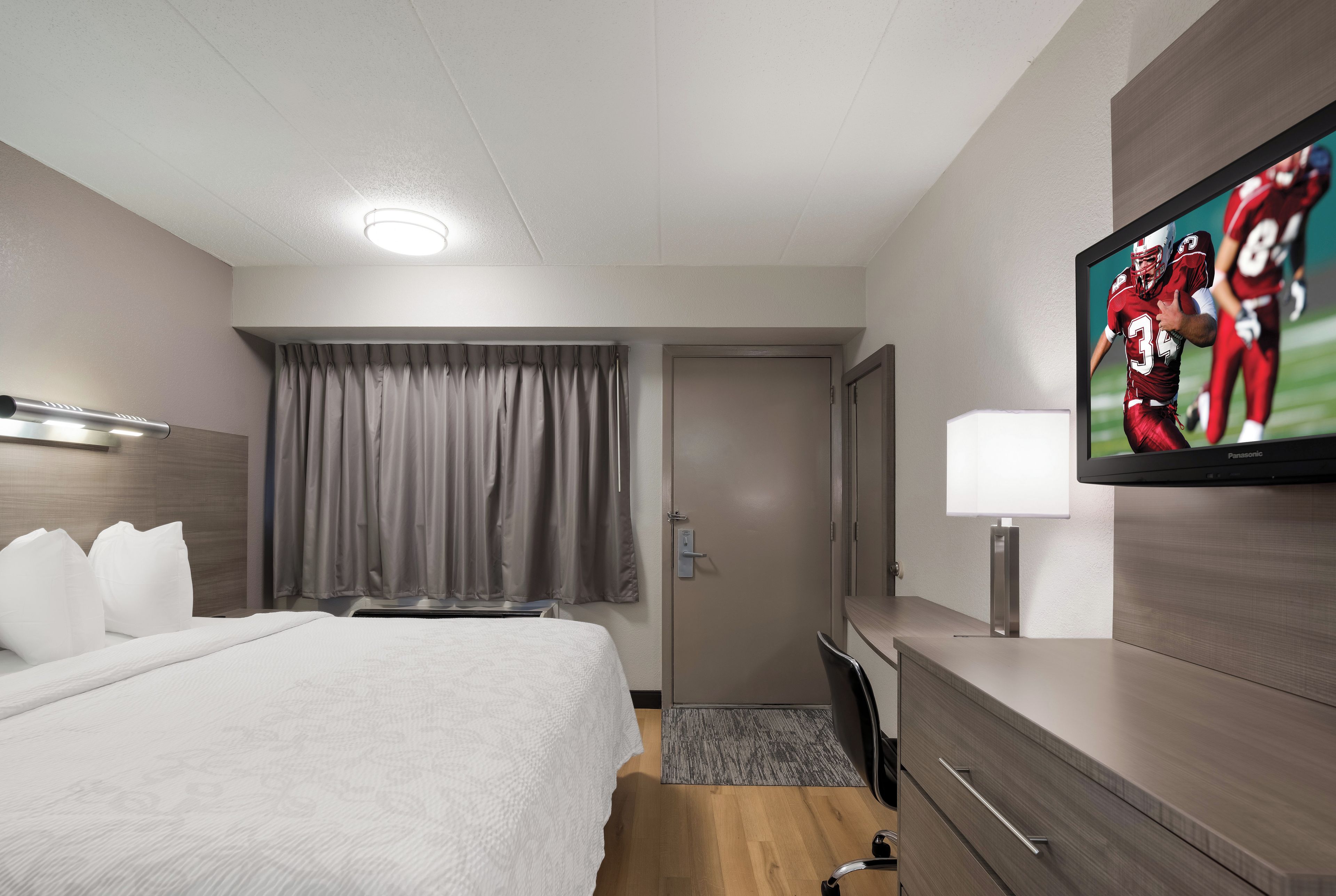 Photo - Red Roof Inn PLUS+ Chicago - Naperville