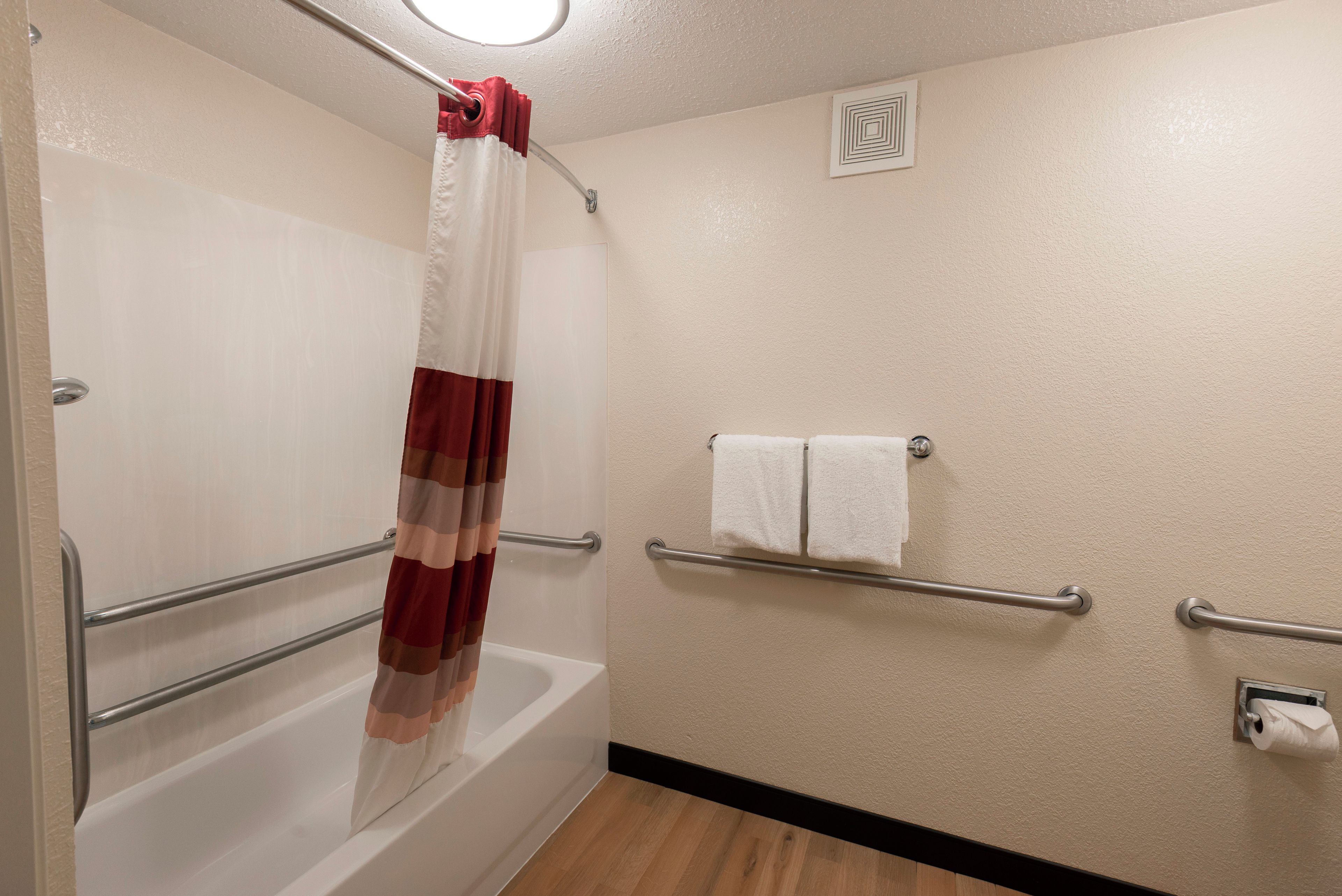 Photo - Red Roof Inn PLUS+ Chicago - Naperville