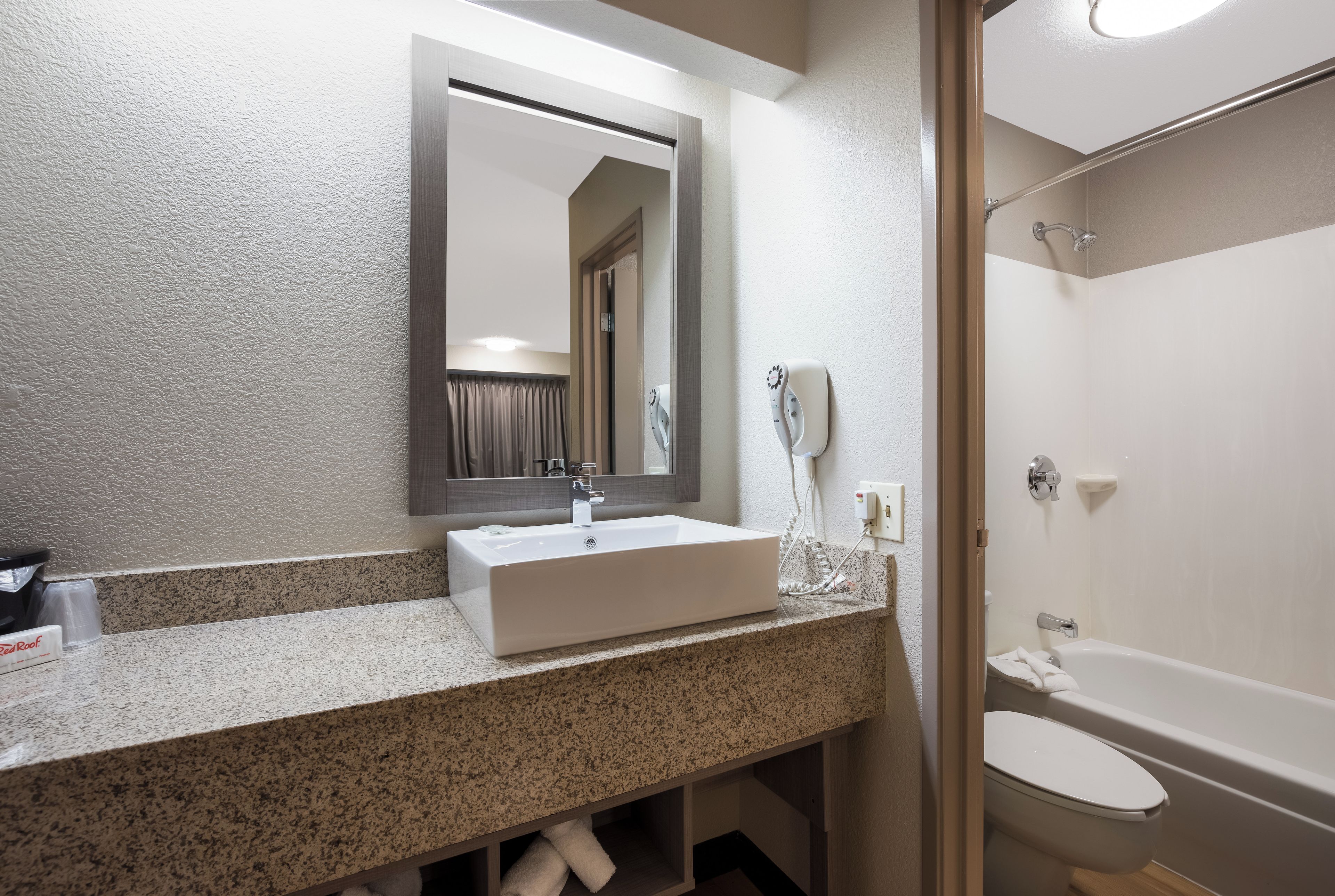 Photo - Red Roof Inn PLUS+ Chicago - Naperville