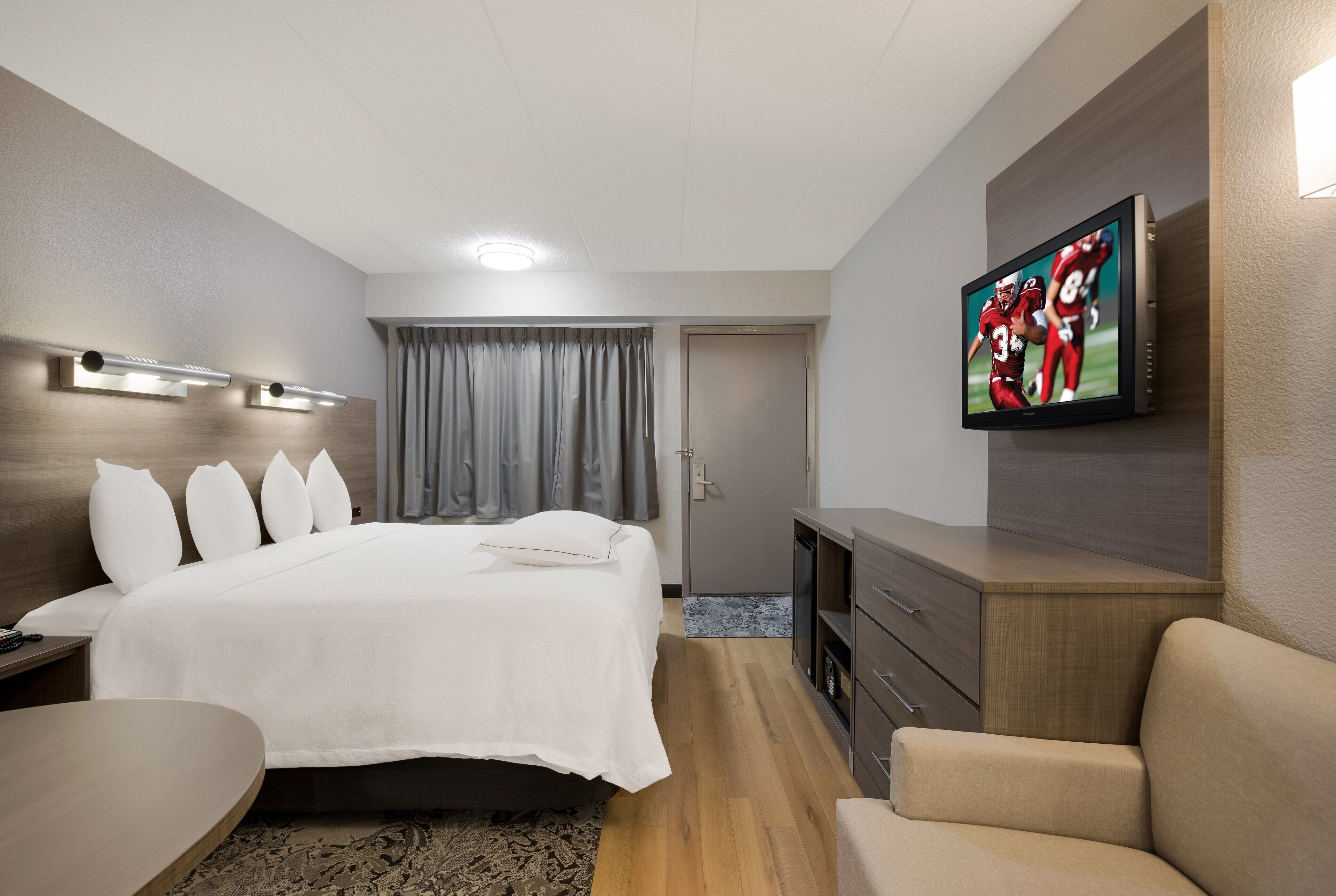 Photo - Red Roof Inn PLUS+ Chicago - Naperville