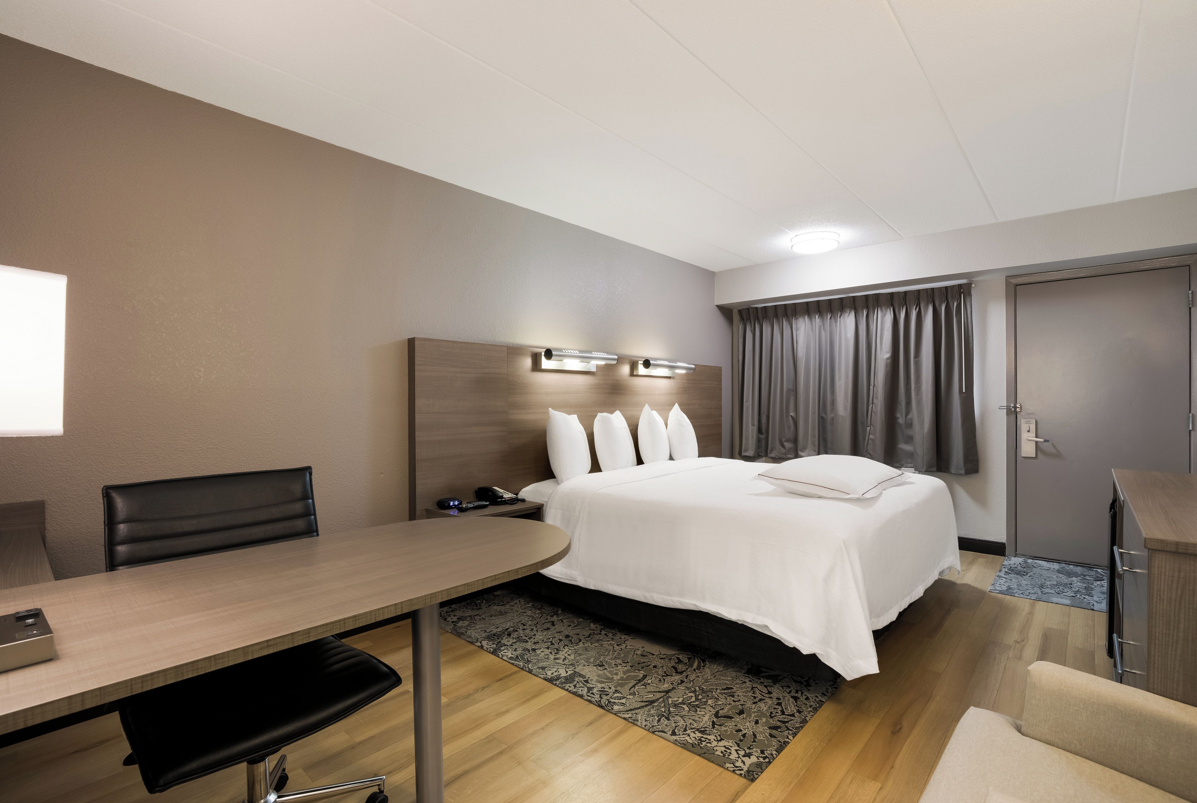 Photo - Red Roof Inn PLUS+ Chicago - Naperville