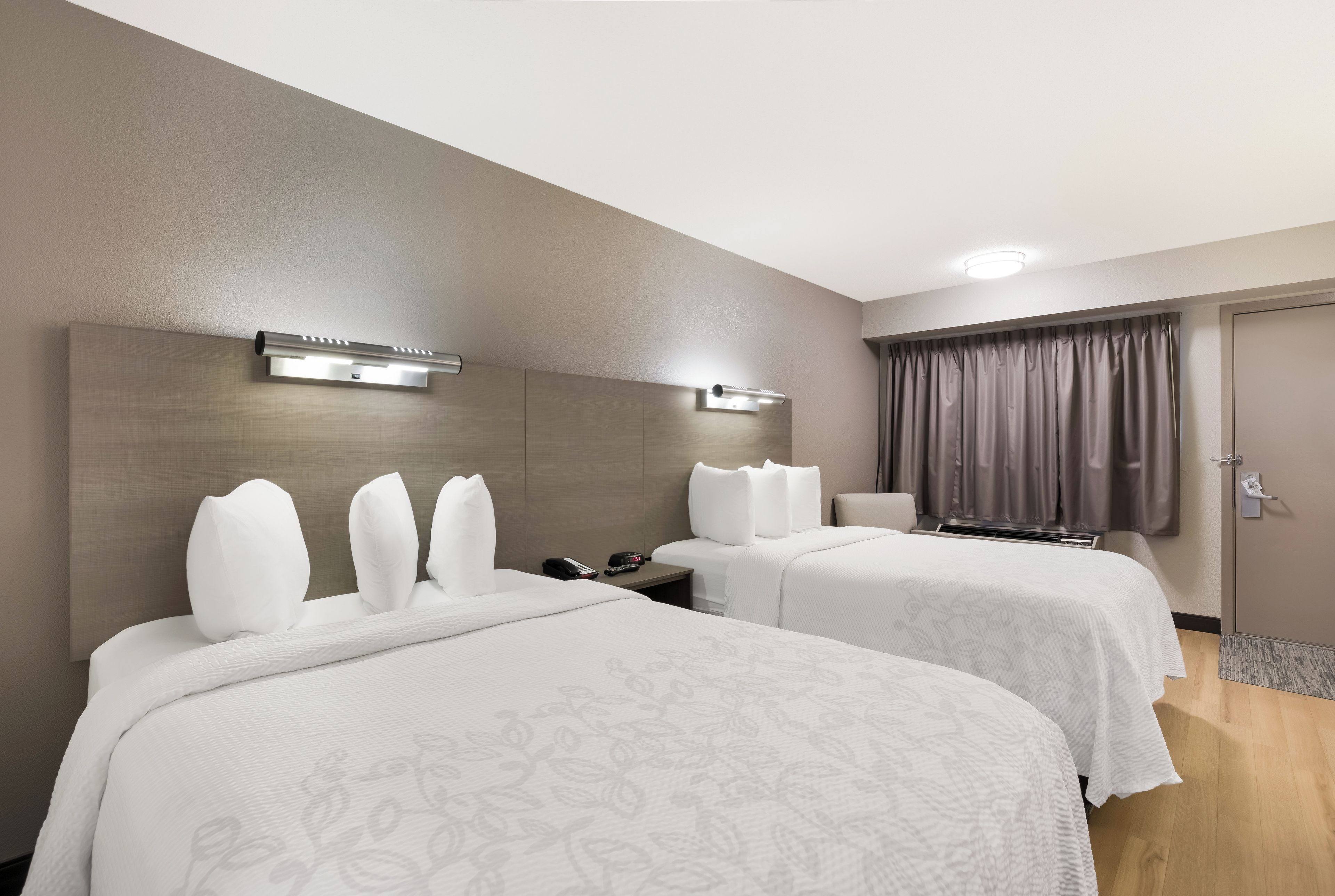 Photo - Red Roof Inn PLUS+ Chicago - Naperville