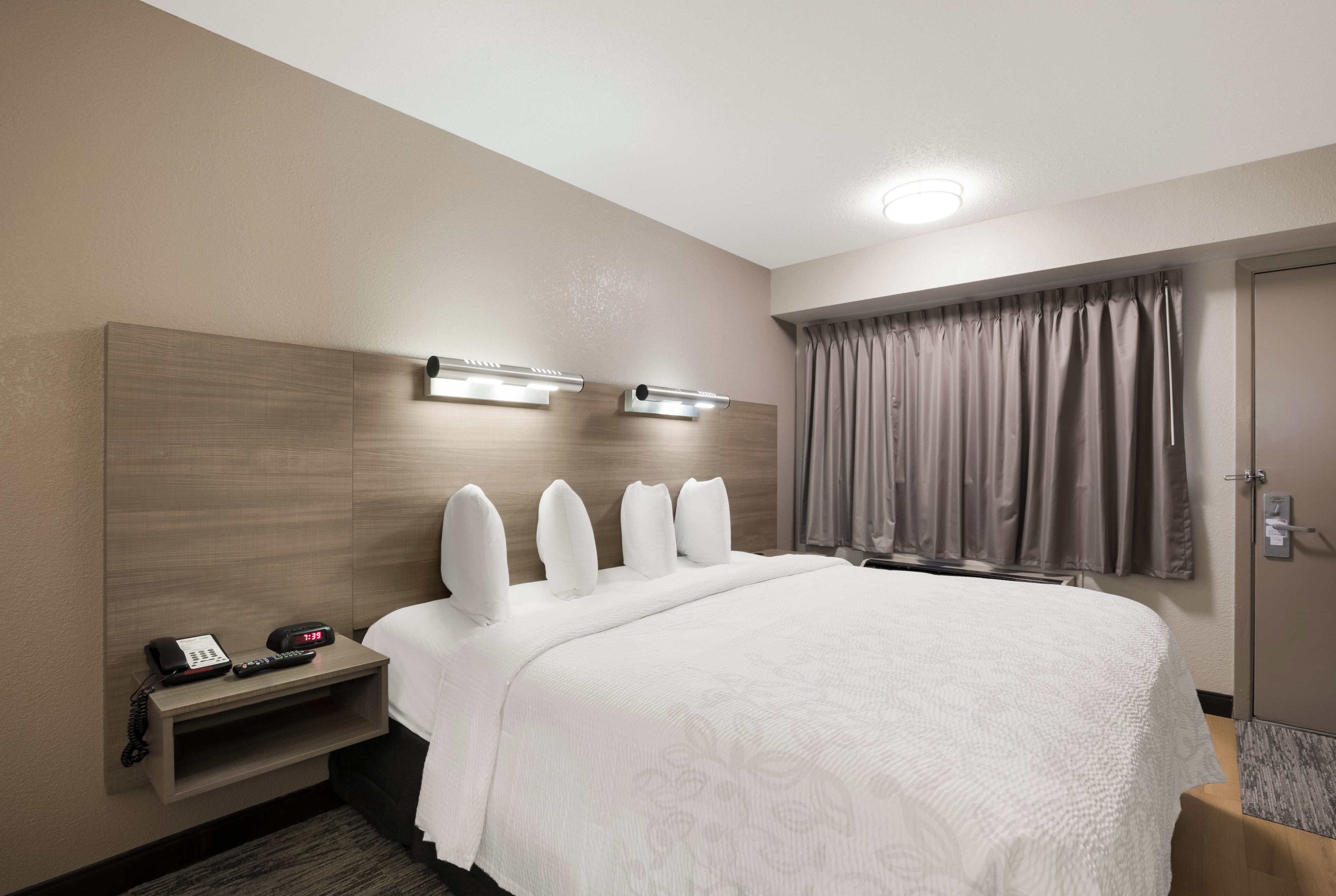 Photo - Red Roof Inn PLUS+ Chicago - Naperville