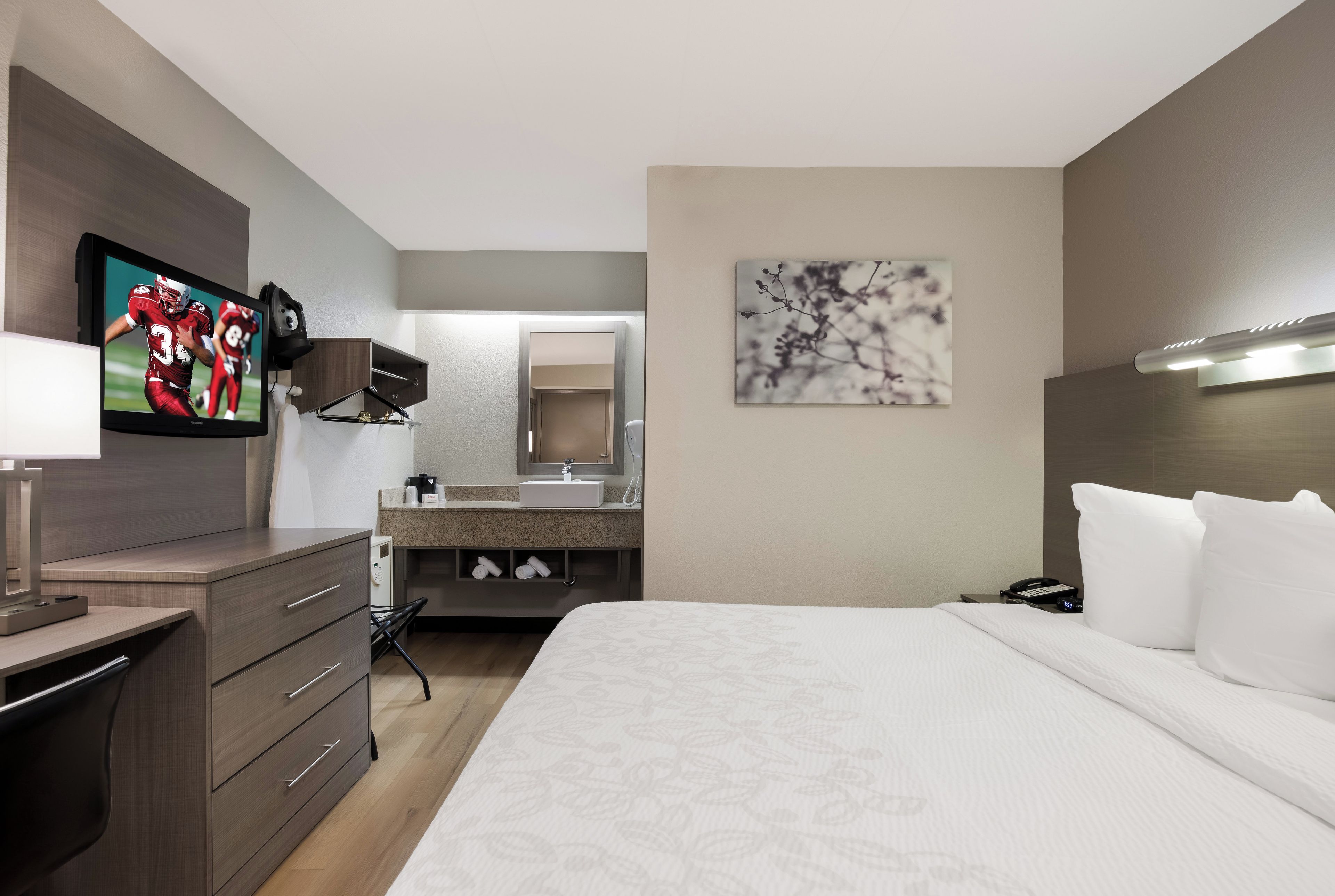Photo - Red Roof Inn PLUS+ Chicago - Naperville