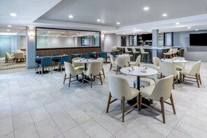 Phục vụ bữa sáng, món ăn kiểu Mỹ