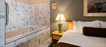 Lighthouse Suites Inn