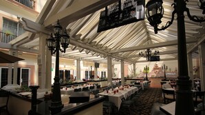 Restaurant - Holiday Inn Leon by IHG (León)