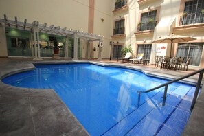 Pool - Holiday Inn Leon by IHG (León)