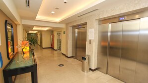 Interior - Holiday Inn Leon by IHG (León)
