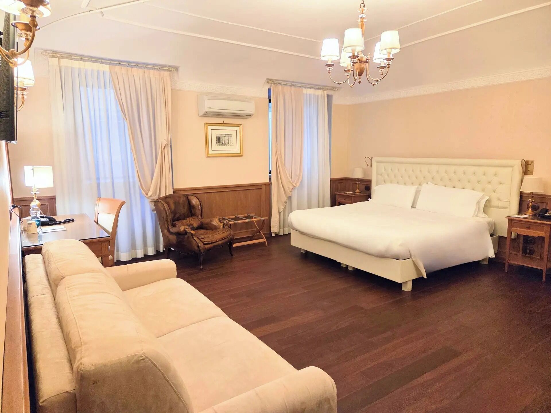 Family Room | Premium bedding, minibar, in-room safe, desk