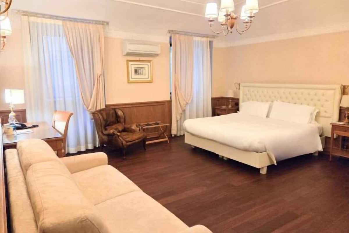 Premium bedding, minibar, in-room safe, desk