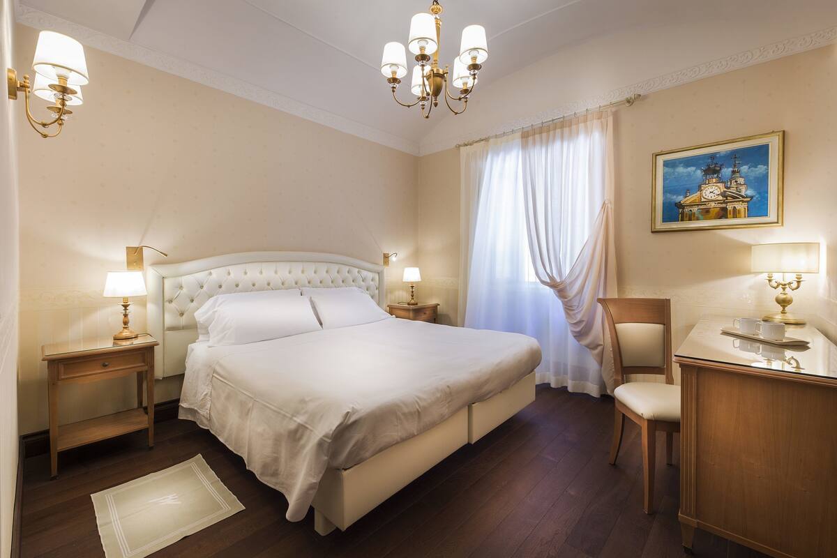 Premium bedding, minibar, in-room safe, desk