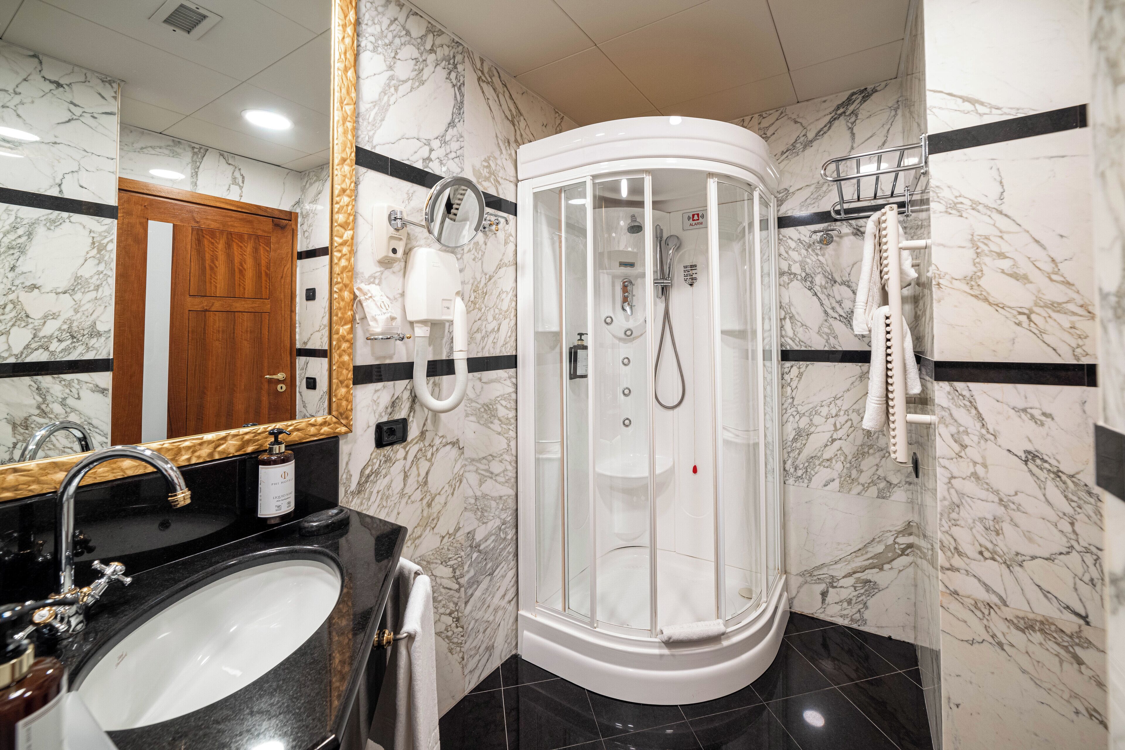 junior room | bathroom | deep-soaking bathtub, rainfall showerhead, hair dryer, slippers