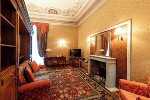 Suite | Living area