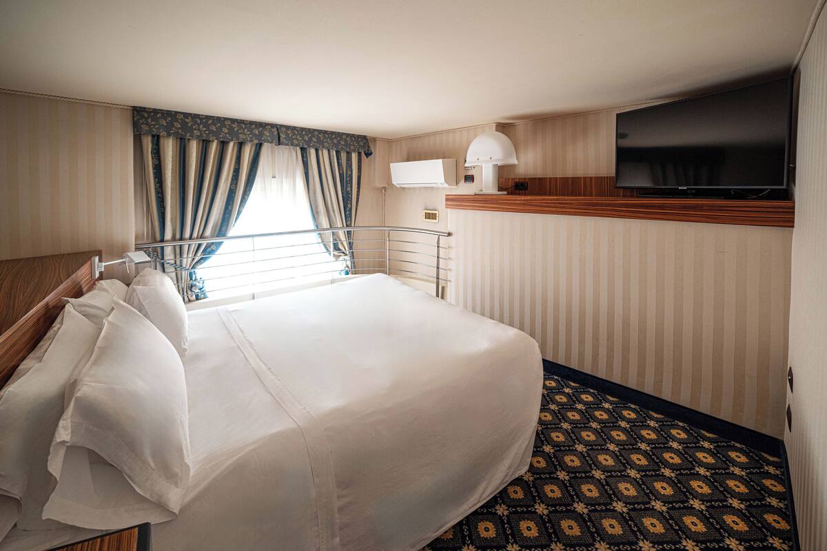 junior room | 1 bedroom, premium bedding, minibar, in-room safe