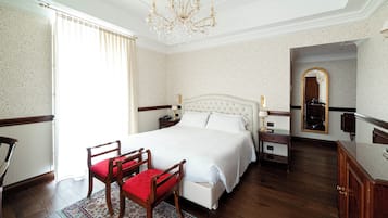 Superior Room | Hochwertige Bettwaren, Minibar, Zimmersafe, Schreibtisch