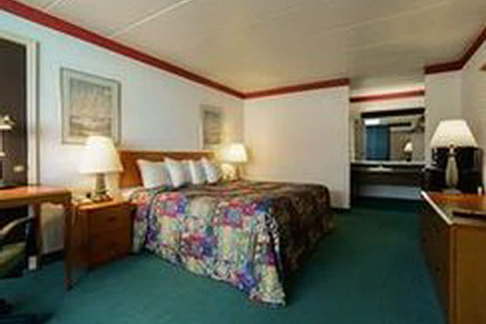 Loyalty Inn Maryville