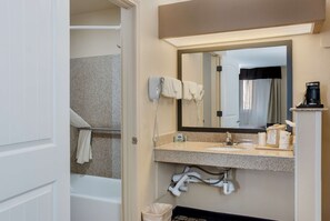 Bathroom - Best Western Nursanickel Hotel (Dalhart)
