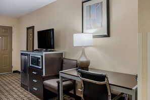 Desk, laptop workspace, blackout curtains, iron/ironing board - Best Western Nursanickel Hotel (Dalhart)