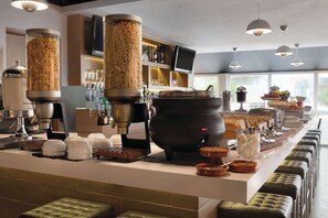 Tägliches Frühstücksbuffet (20.00 USD pro Person)