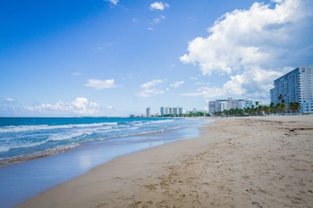 View of beach at TRYP by Wyndham Isla Verde