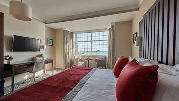 Premium bedding, in-room safe, individually decorated