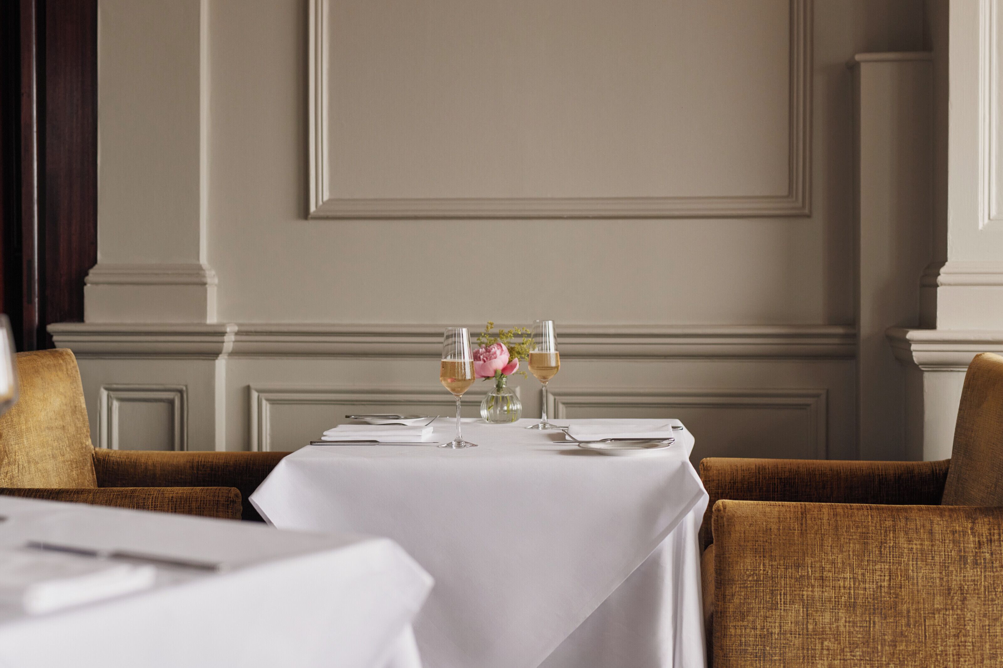 2 restauranter: frokost, lunsj og middag serveres