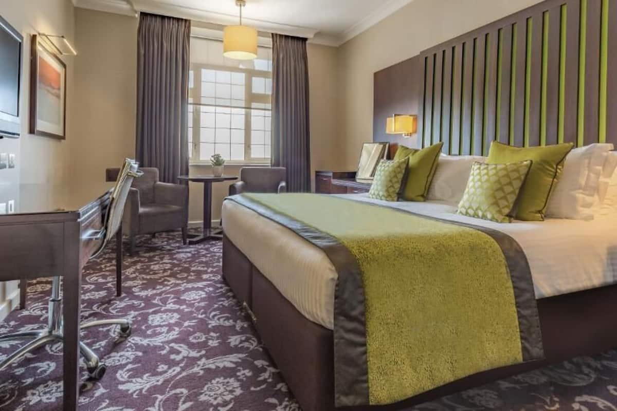 premium bedding, in-room safe, individually decorated