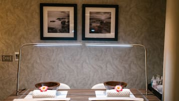 BehandlungsrĂ€ume fĂŒr Paare, Sauna, Whirlpool, Dampfbad