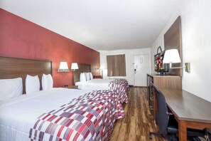 In-room safe, desk, cribs (free), rollaway beds (surcharge) - Red Roof Inn Edgewood (Edgewood)