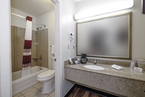 Combined shower/bathtub, hair dryer, towels