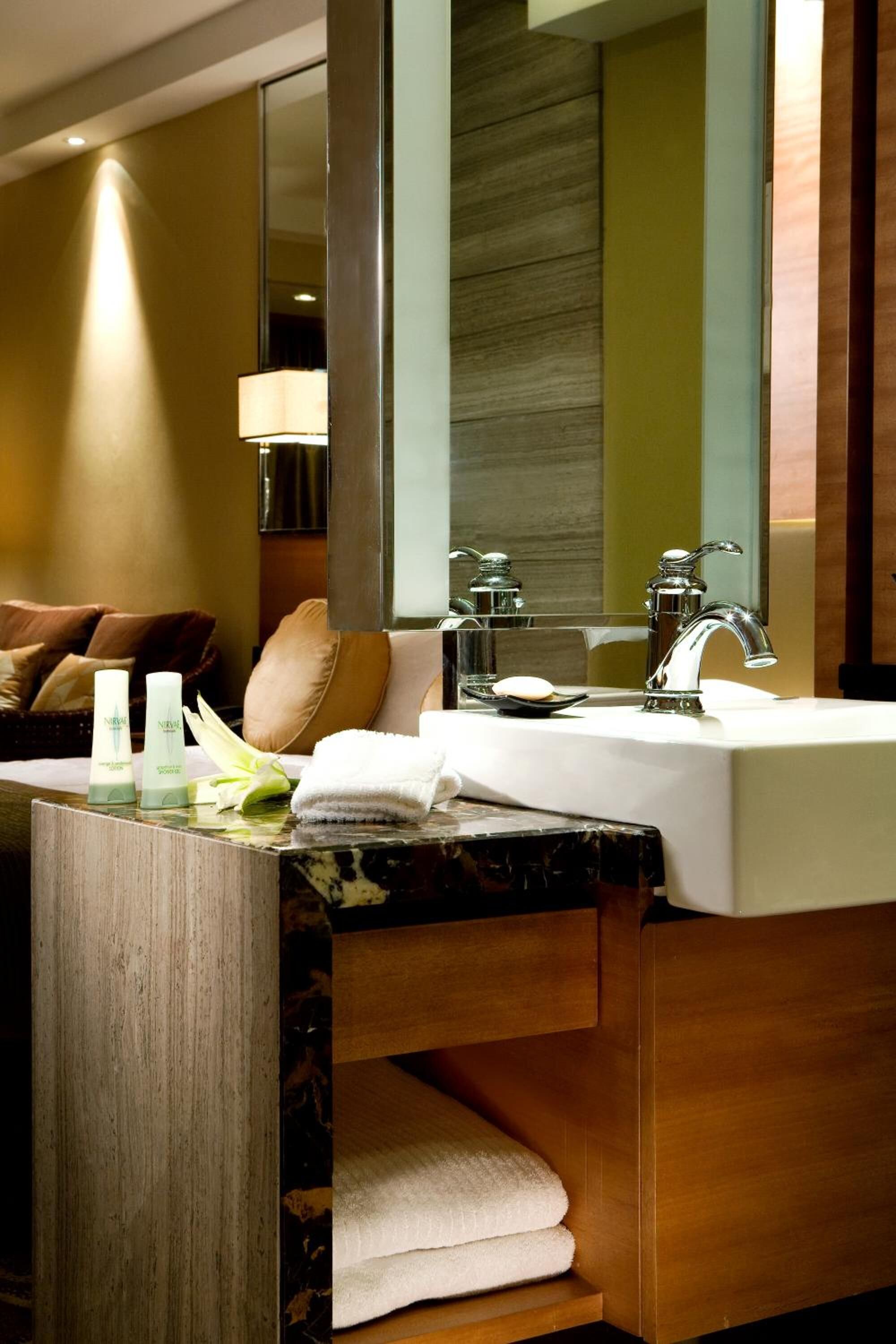 combined shower/bathtub, deep-soaking bathtub, rainfall showerhead