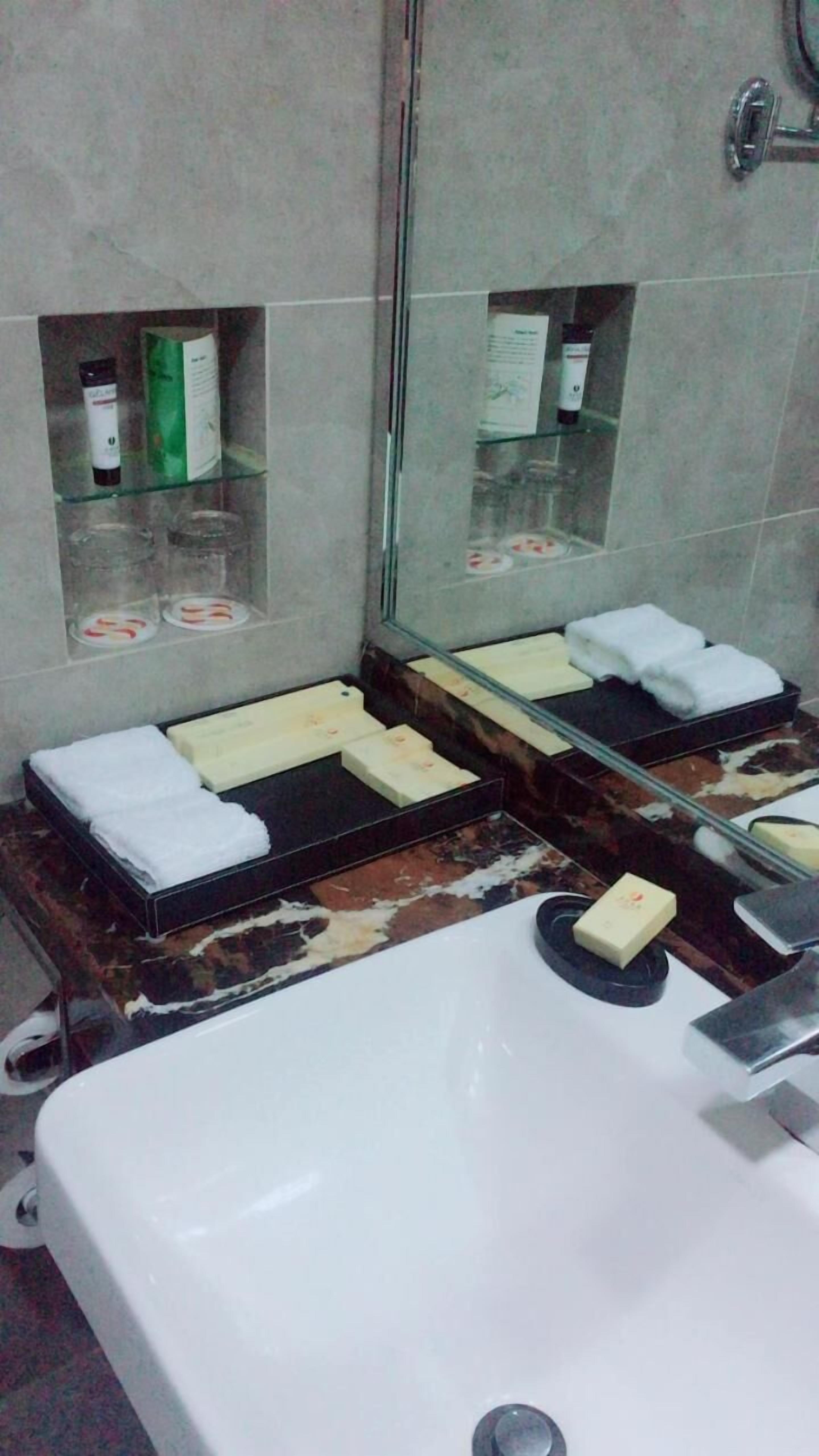 combined shower/bathtub, deep-soaking bathtub, rainfall showerhead