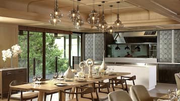 2 restaurants, breakfast, lunch, dinner served; international cuisine