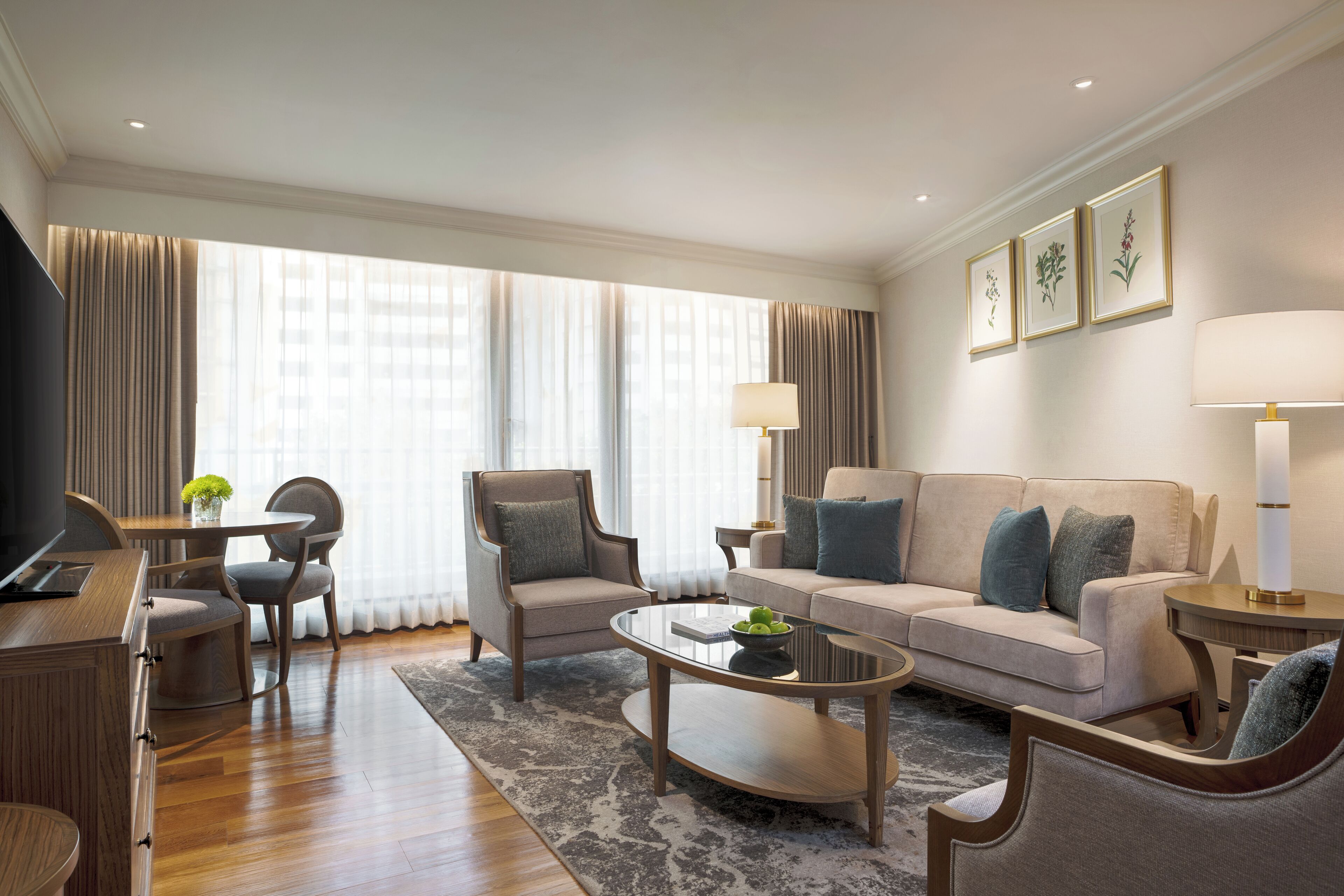 Sviitti, 1 suuri parisänky | Ylelliset vuodevaatteet, memory foam -patjalliset sängyt