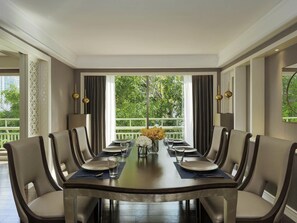 Presidential Suite, Club Access | Premium bedding, memory foam beds, free minibar items, in-room safe
