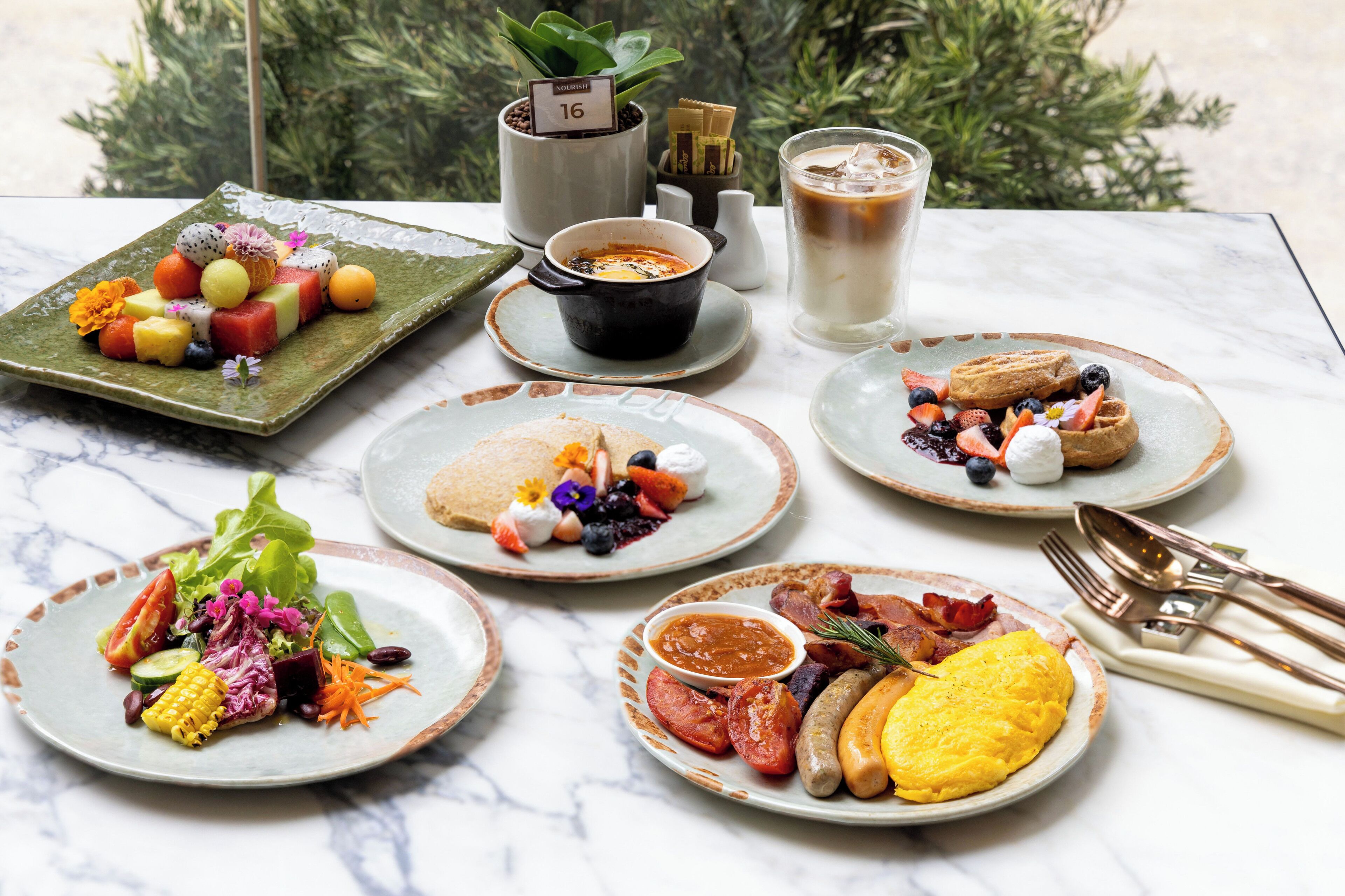 daily buffet breakfast (thb 941 per person)