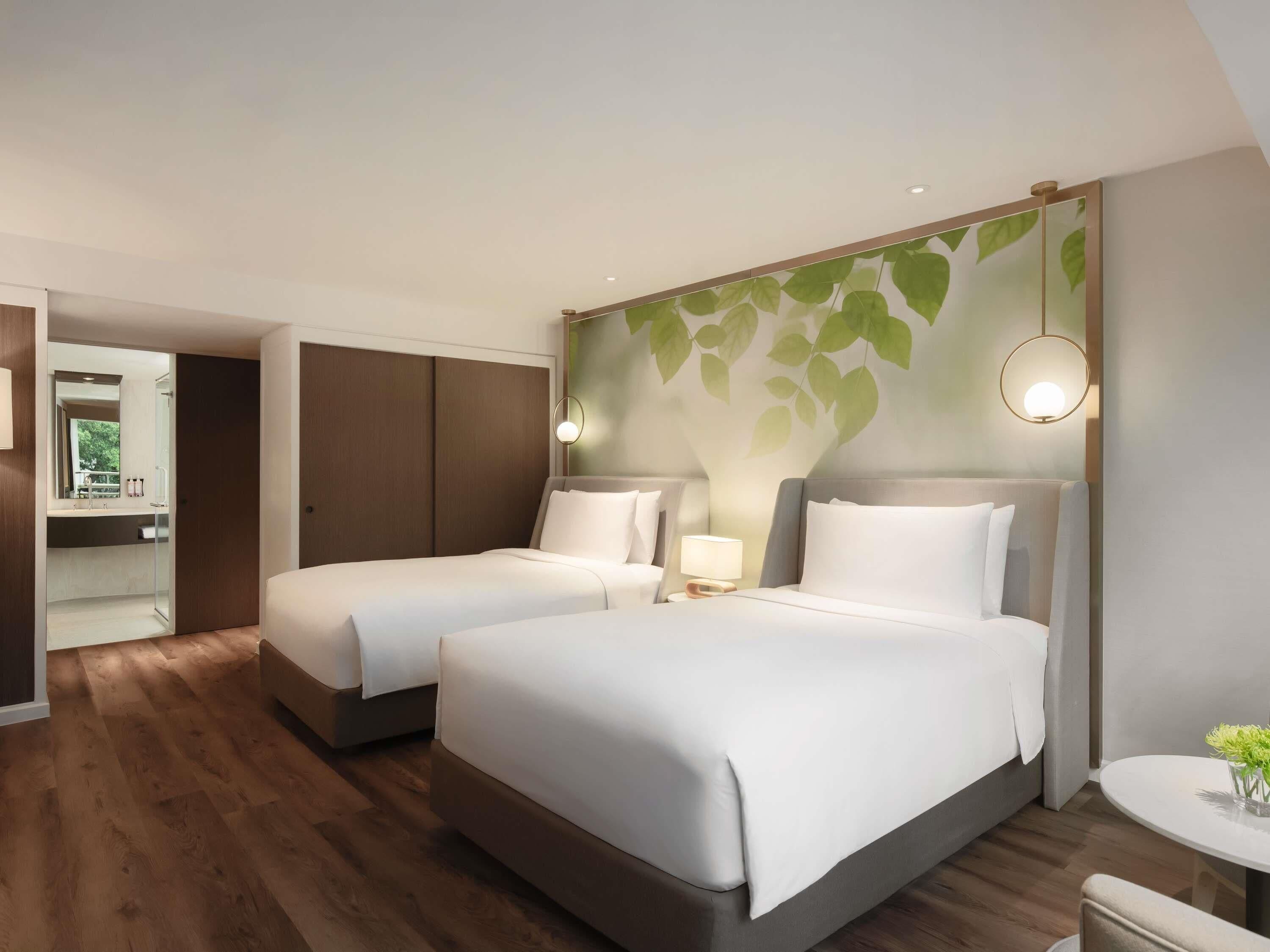 Deluxe-huone, 2 yhden hengen sänkyä | Ylelliset vuodevaatteet, memory foam -patjalliset sängyt