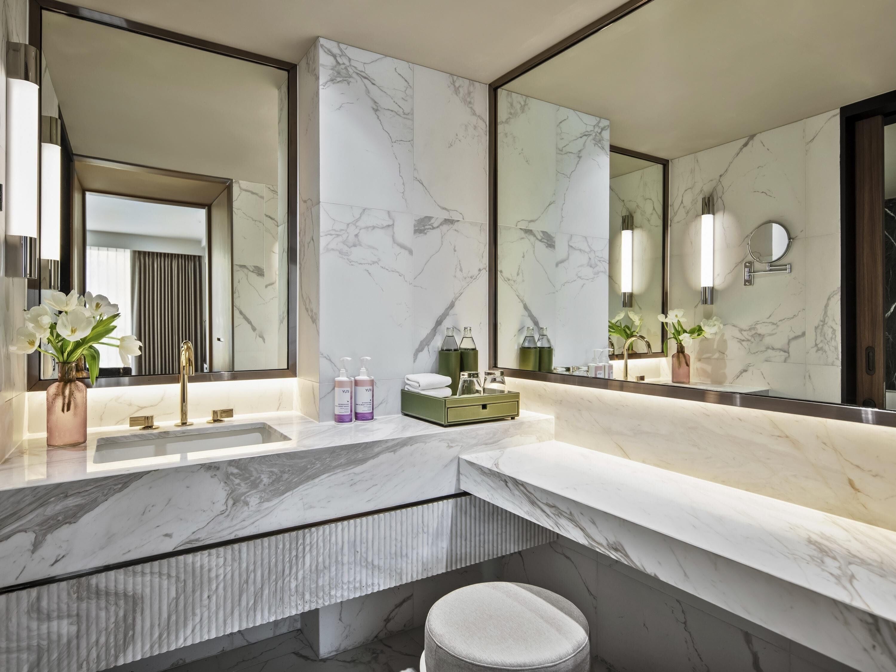 Perhesviitti, 2 makuuhuonetta | Ylelliset vuodevaatteet, memory foam -patjalliset sängyt