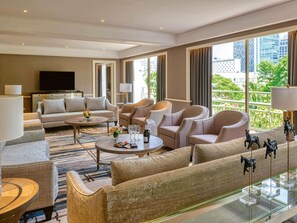 Presidential Suite, Club Access | Premium bedding, memory foam beds, free minibar items, in-room safe - Mövenpick BDMS Wellness Resort Bangkok (Bangkok)