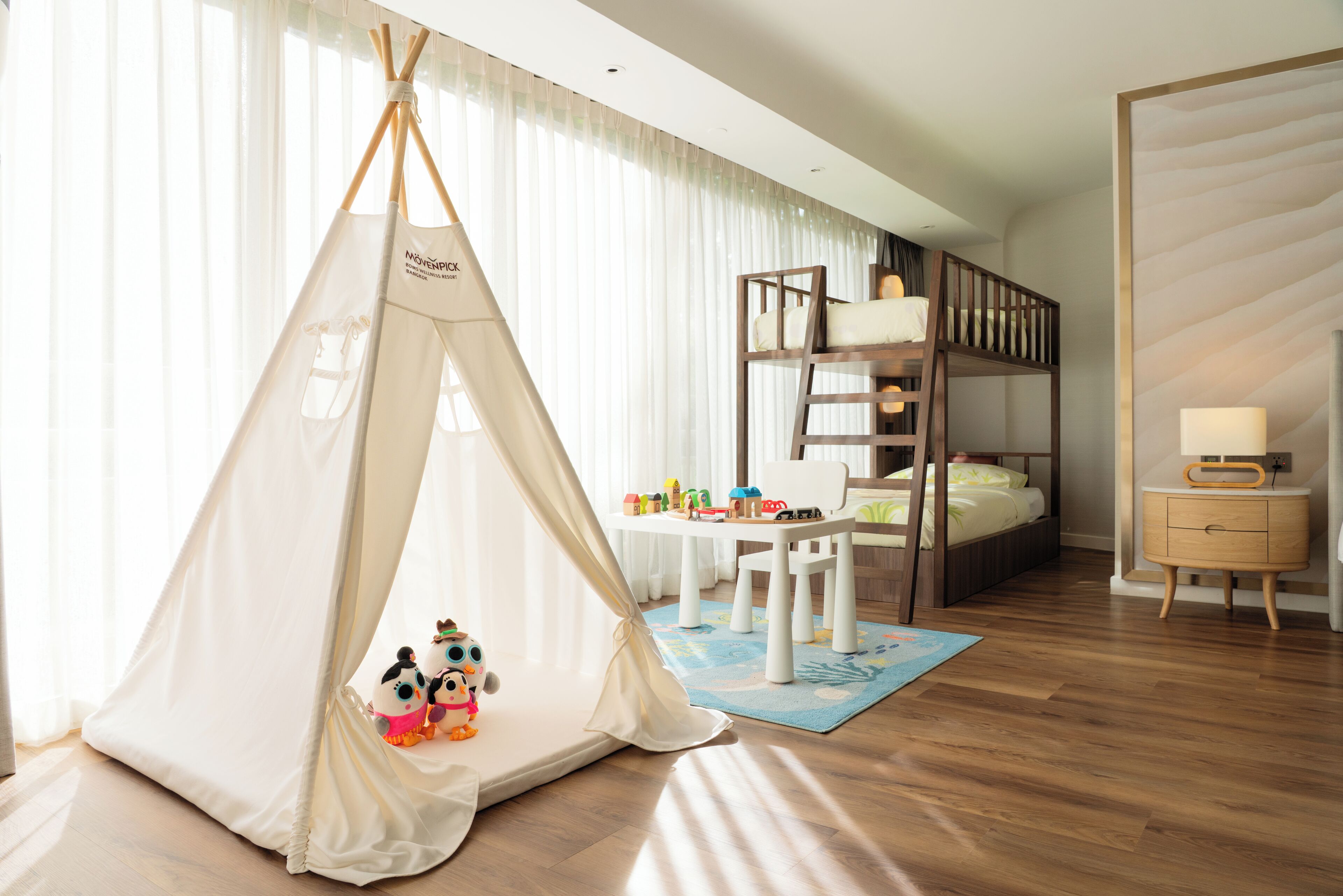 42-Zoll-Smart-TV mit Digitalempfang, Fernseher, Tischtennisplatte