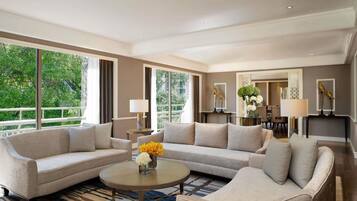 Presidential Suite, Club Access | Premium bedding, memory-foam beds, free minibar items, in-room safe