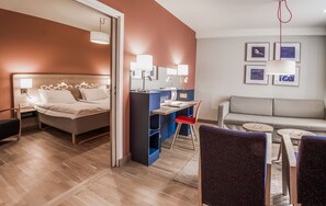 Pillow-top beds, in-room safe, desk, blackout curtains - Hotell Bondeheimen (Oslo)
