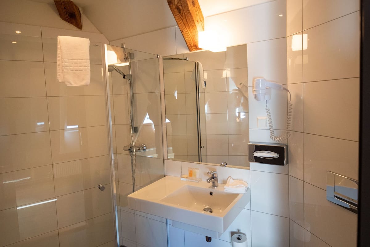topsuite - exclusive | bathroom | free toiletries, hair dryer, towels
