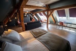 Topsuite - exclusive | Pillowtop beds, in-room safe, blackout drapes, iron/ironing board